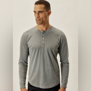Men’s Buck Mason Curved Hem Henley